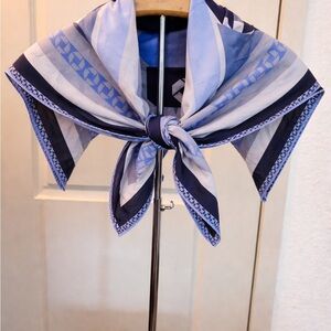 Chase Lands’ End Blue Geometric Bandana Scarf – Gently Used